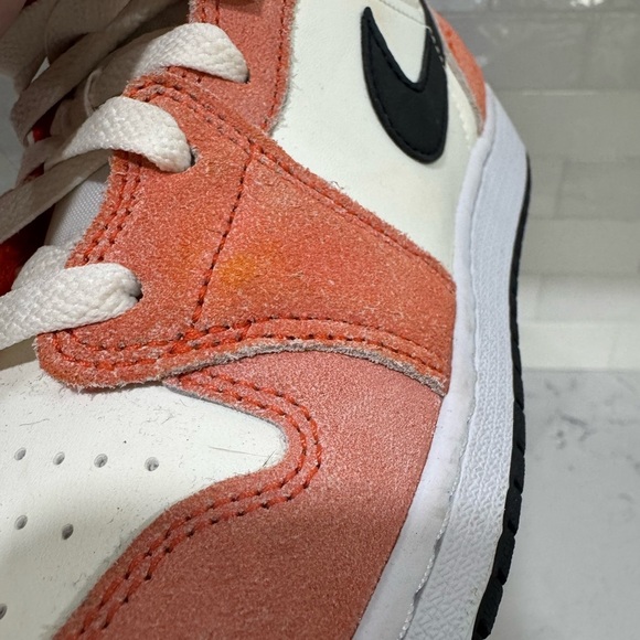 Nike Air Jordan - Picture 4 of 7